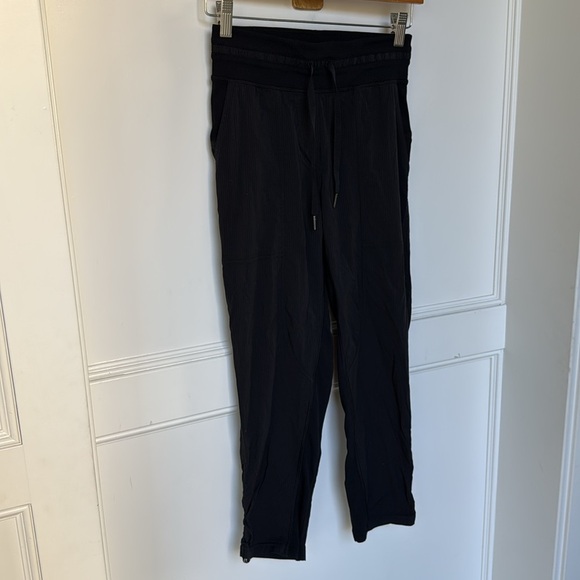Lululemon Dance Studio Pants Black Color Womens size 2 Inseam 25” - Picture 3 of 13